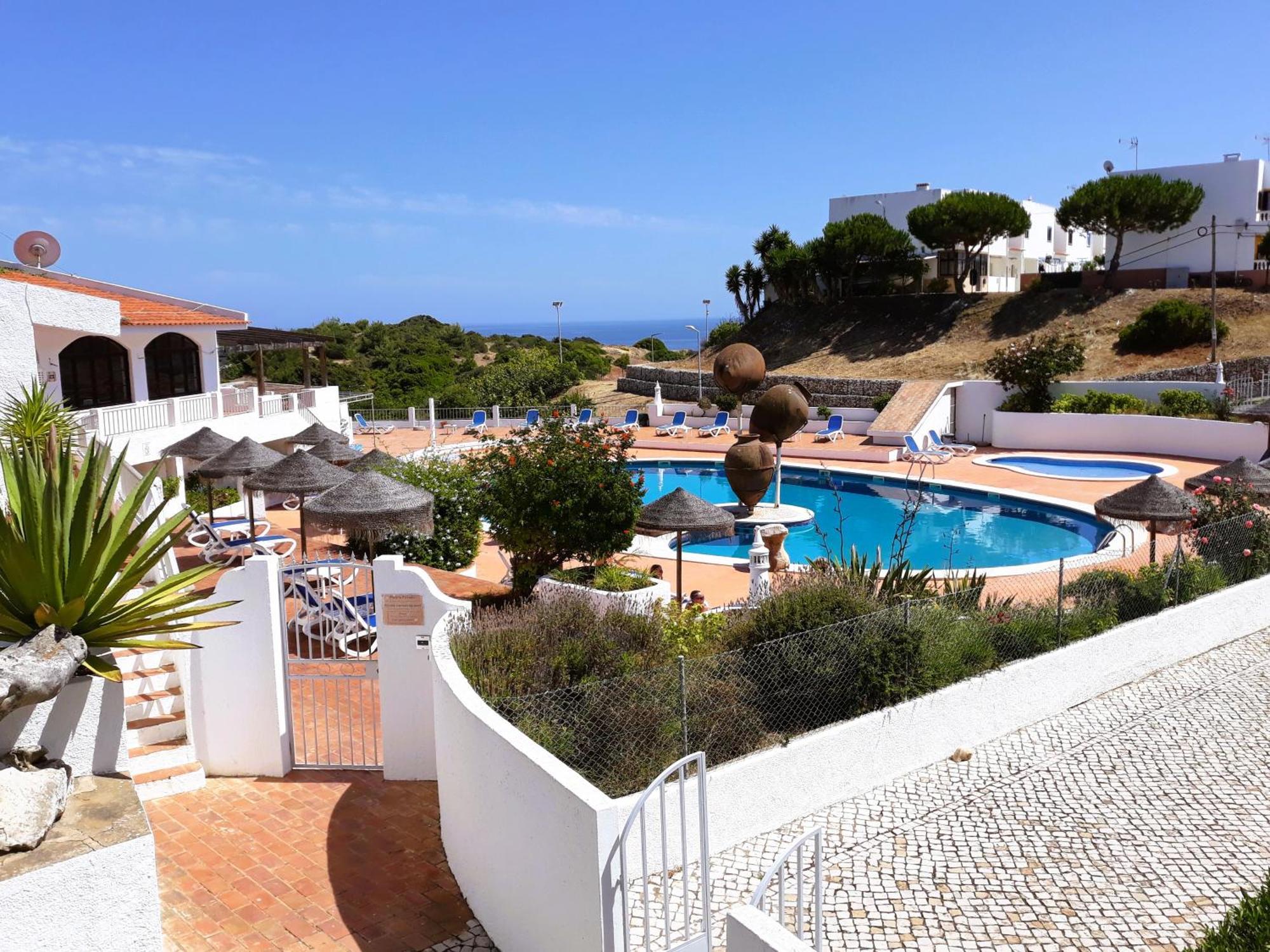 Apartamentos Salema Praia Club Exterior photo