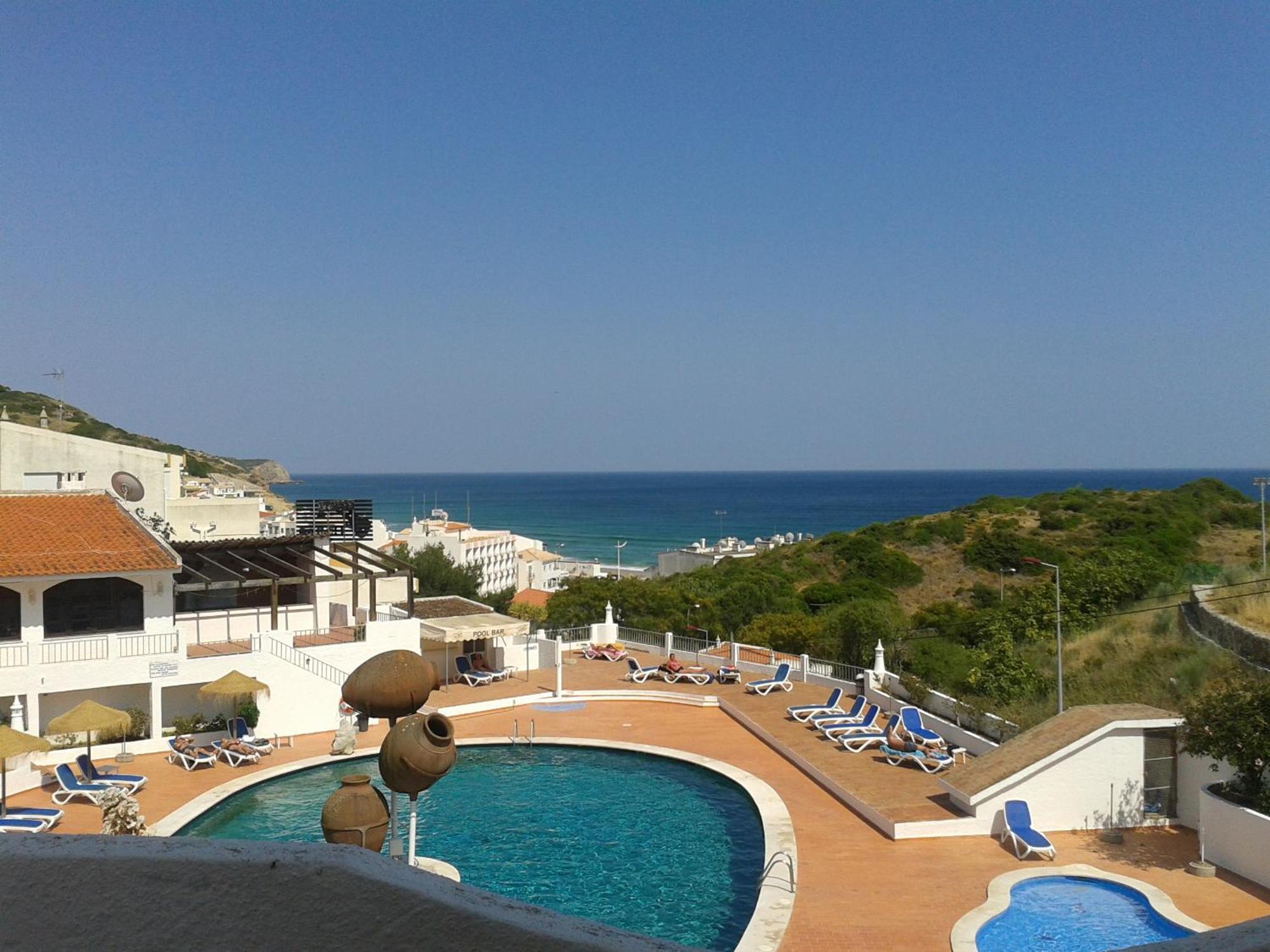 Apartamentos Salema Praia Club Exterior photo