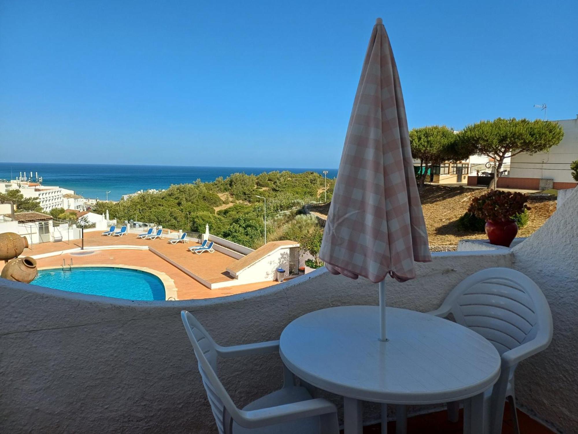 Apartamentos Salema Praia Club Exterior photo