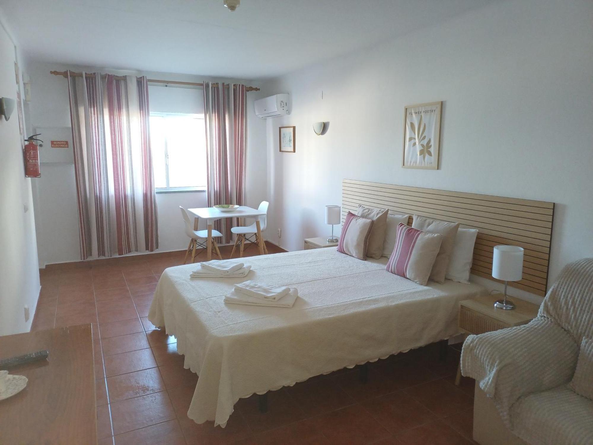 Apartamentos Salema Praia Club Exterior photo