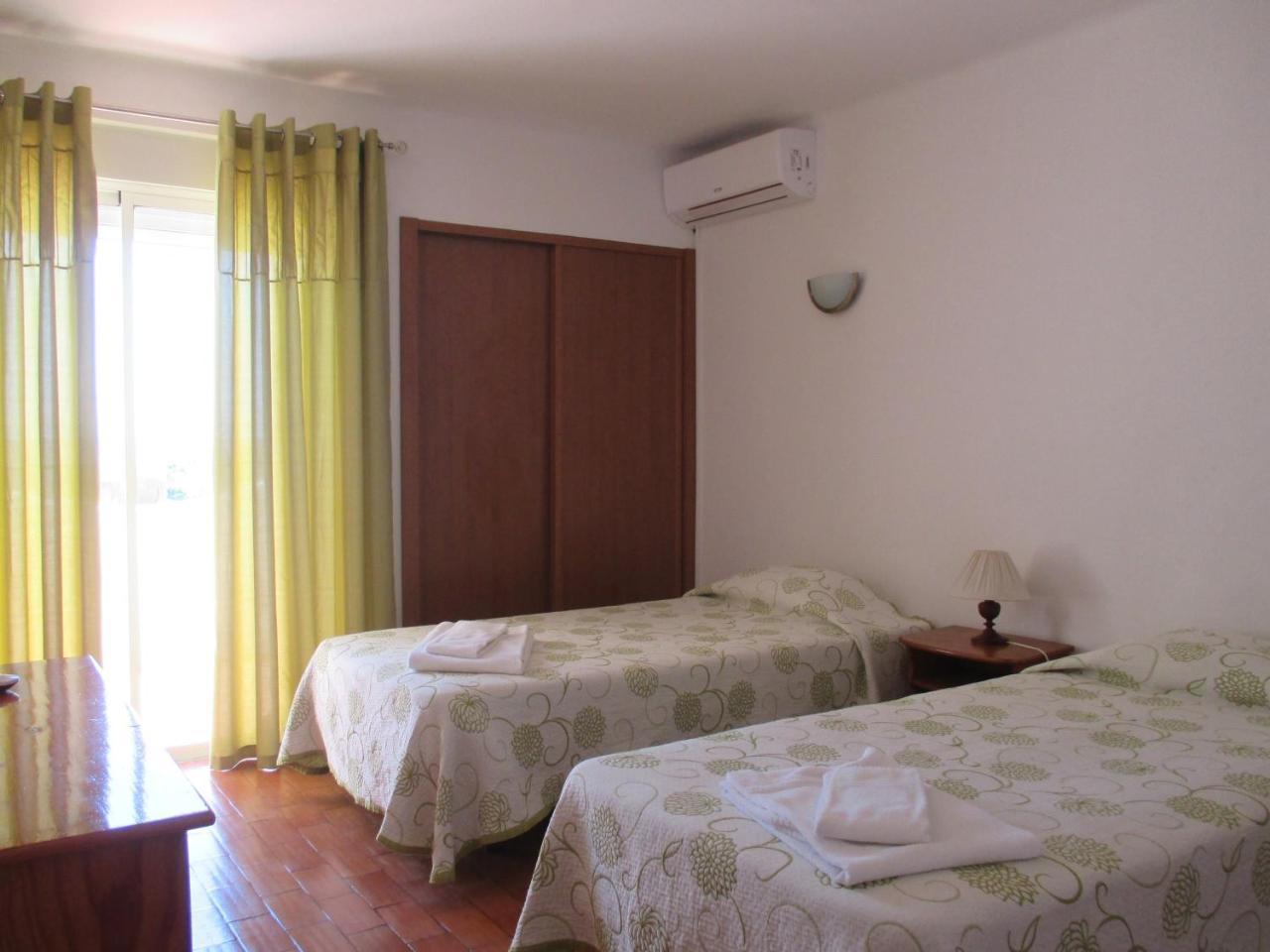 Apartamentos Salema Praia Club Exterior photo